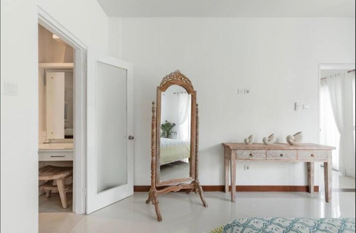 Central Seminyak Private 3 Bedroom Villa Roshi *