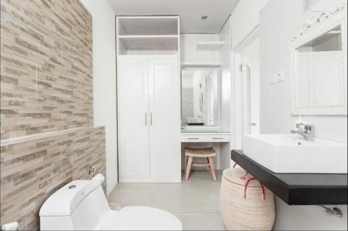 Central Seminyak Private 3 Bedroom Villa Roshi *