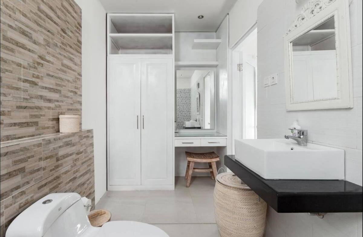 Central Seminyak Private 3 Bedroom Villa Roshi Villa
