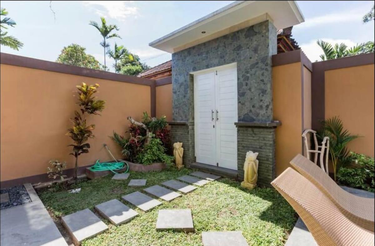 Central Seminyak Private 3 Bedroom Villa Roshi