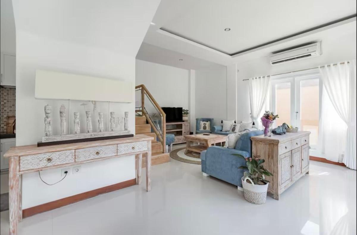 Central Seminyak Private 3 Bedroom Villa Roshi *